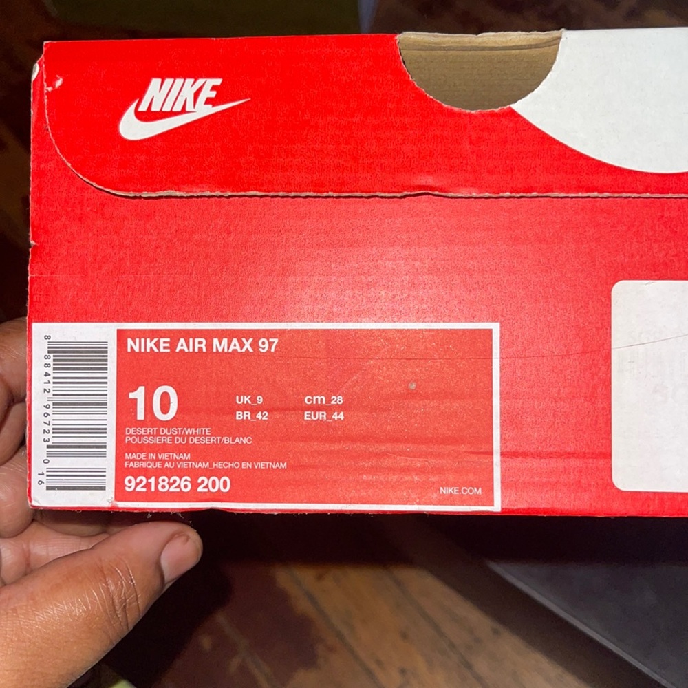 Hello I have a brand new pair of Nikes for sale.l, the sneakers are rose gold.